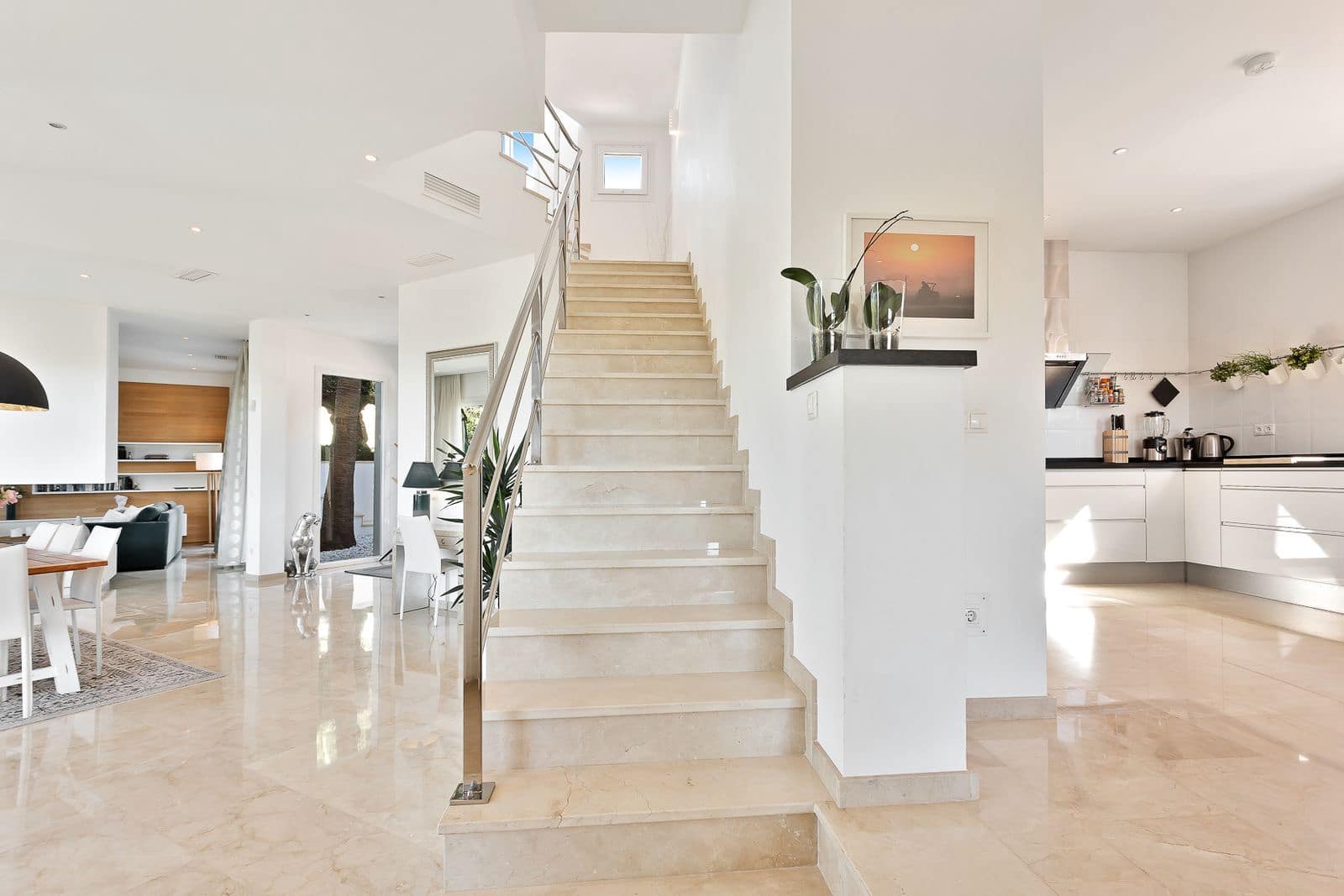 4 makuuhuone Huvila myytävänä paikassa El Rosario mukana uima-altaan 
autotalli - 2 595 000 € (Ref: 9524771)