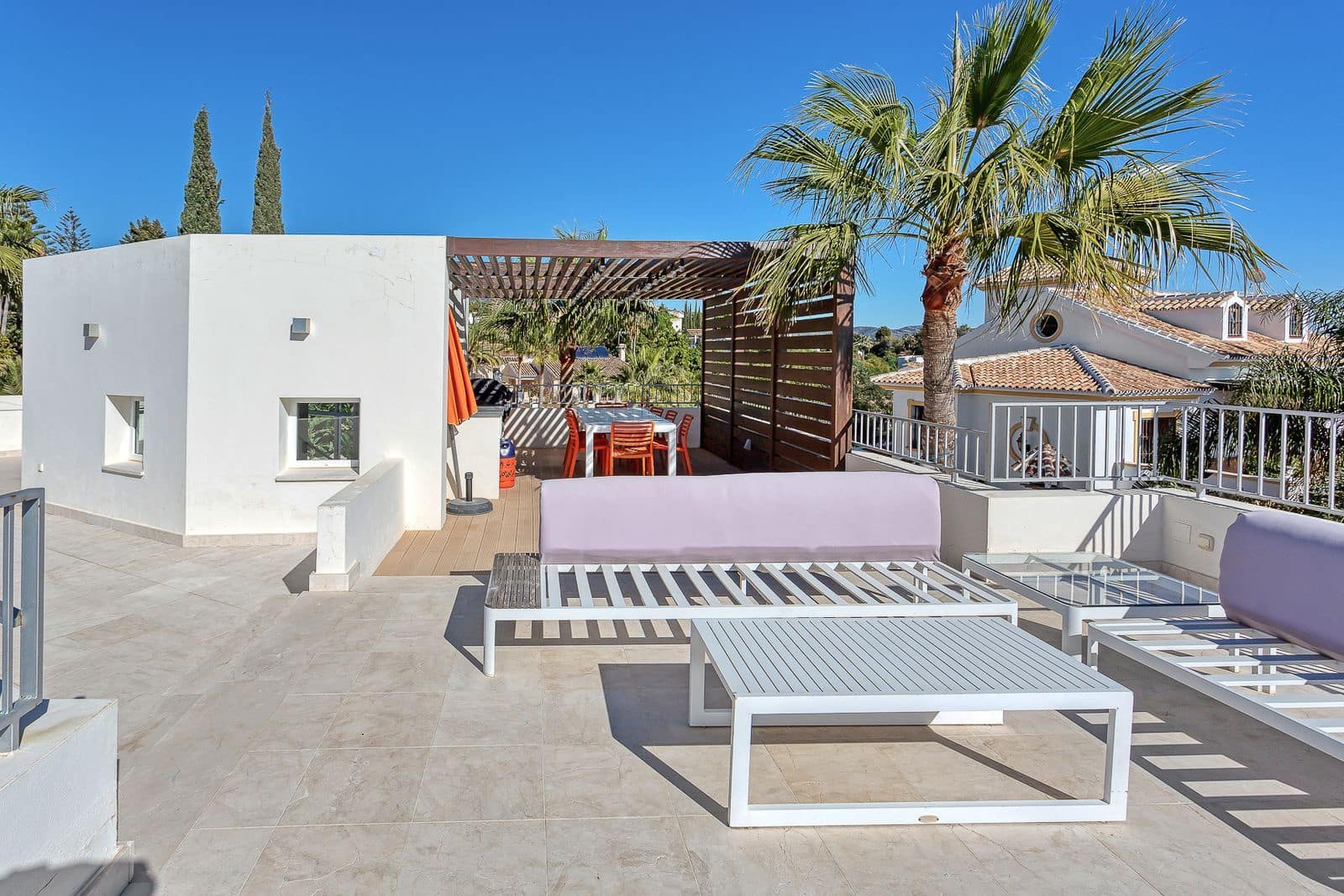 4 makuuhuone Huvila myytävänä paikassa El Rosario mukana uima-altaan 
autotalli - 2 595 000 € (Ref: 9524771)