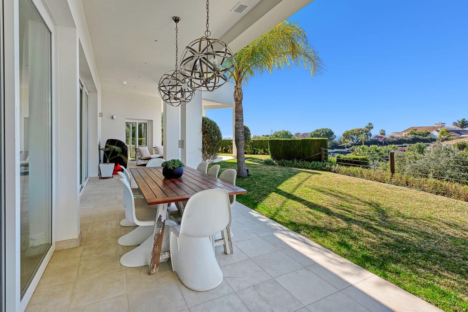 4 makuuhuone Huvila myytävänä paikassa El Rosario mukana uima-altaan 
autotalli - 2 595 000 € (Ref: 9524771)