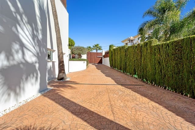 4 makuuhuone Huvila myytävänä paikassa El Rosario, Marbella mukana uima-altaan 
autotalli - 2 595 000 € (Ref: 9524771)