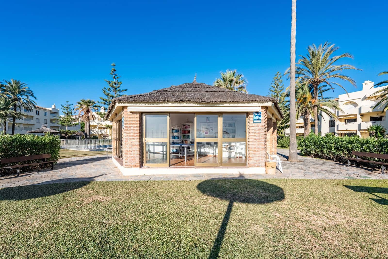 2 sypialnia Apartament przy plaży na sprzedaż w La Cala de Mijas z basenem garażem - 599 000 € (Ref: 9544456)