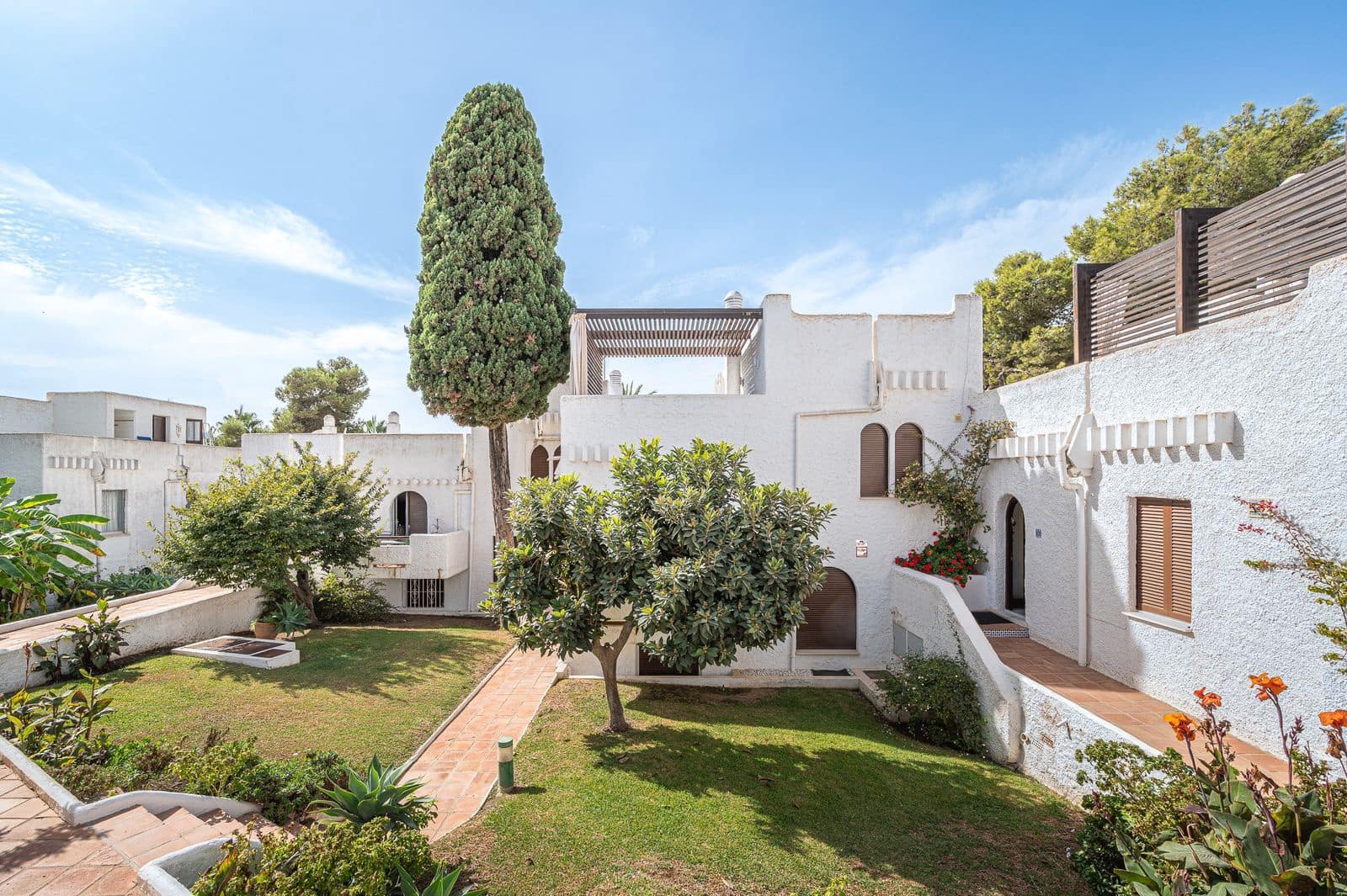 3 Zimmer Haus zu verkaufen in Nueva Andalucia mit Pool Garage - 699.000 € (Ref: 9570166)