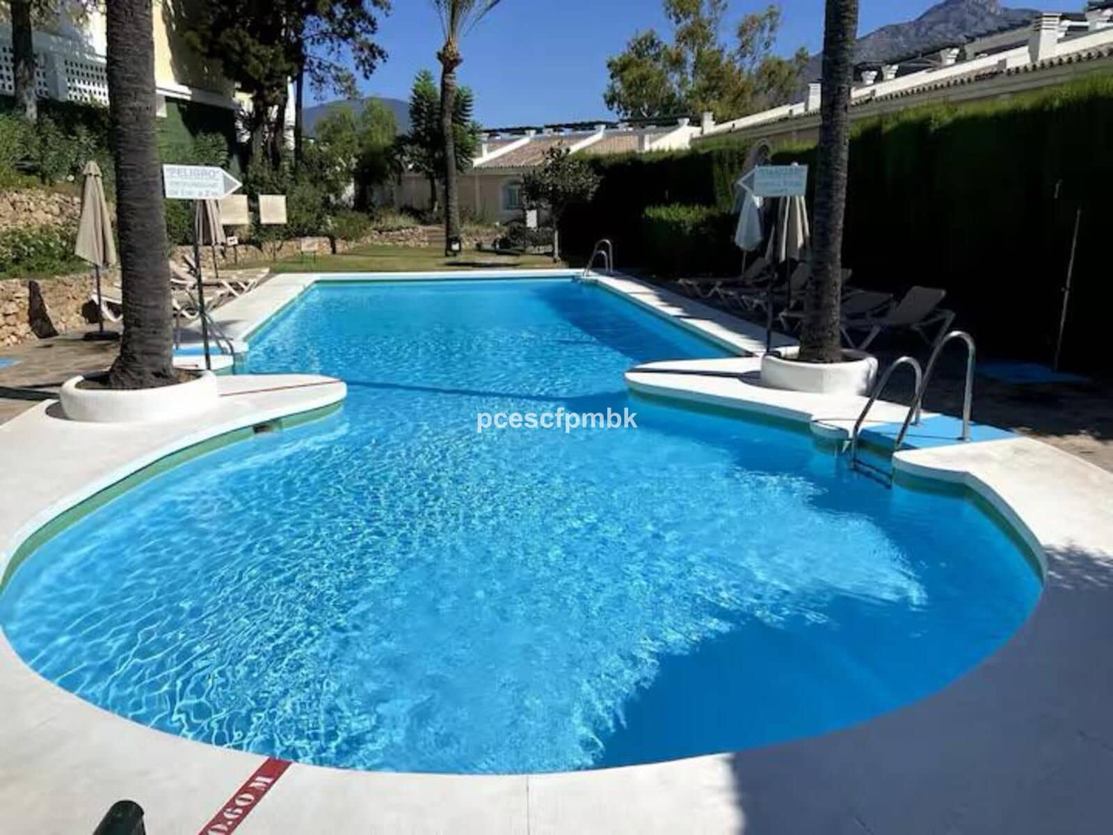 2 soverom Leilighet til salgs i Aloha Golf med svømmebasseng garasje - € 440 000 (Ref: 9571826)