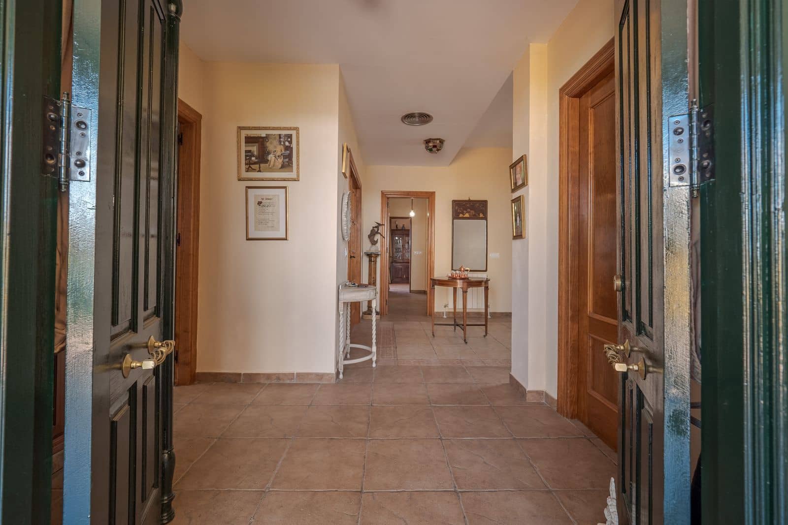 5 sypialnia Apartament na sprzedaż w Alhaurin el Grande z basenem garażem - 695 000 € (Ref: 9580354)