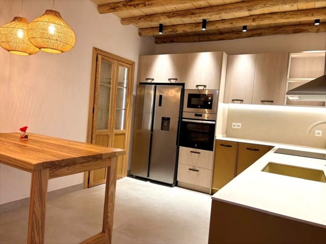 Casa de 4 habitaciones en Estepona en venta con garaje - 985.000 € (Ref: 9580355)