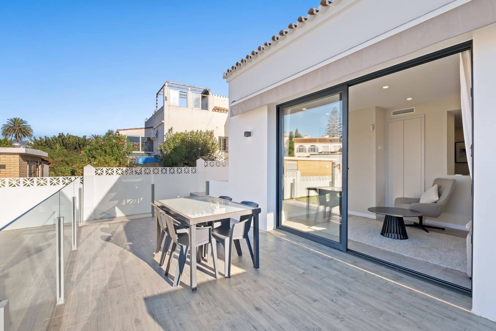 5 makuuhuone Huvila myytävänä paikassa El Faro mukana uima-altaan 
autotalli - 849 999 € (Ref: 9598311)