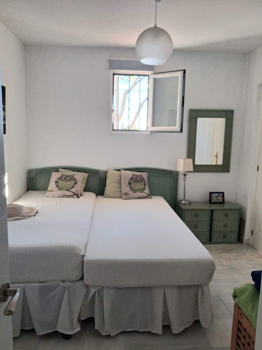 4 bedroom Villa for sale in Calahonda with pool garage - € 950,000 (Ref: 9606658)