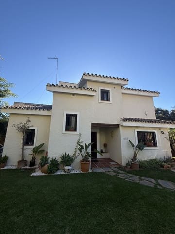 4 bedroom Villa for sale in Calahonda, Mijas with pool garage - € 950,000 (Ref: 9606658)
