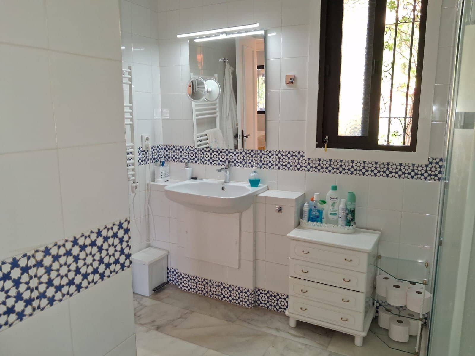 4 bedroom Villa for sale in Calahonda with pool garage - € 950,000 (Ref: 9606658)