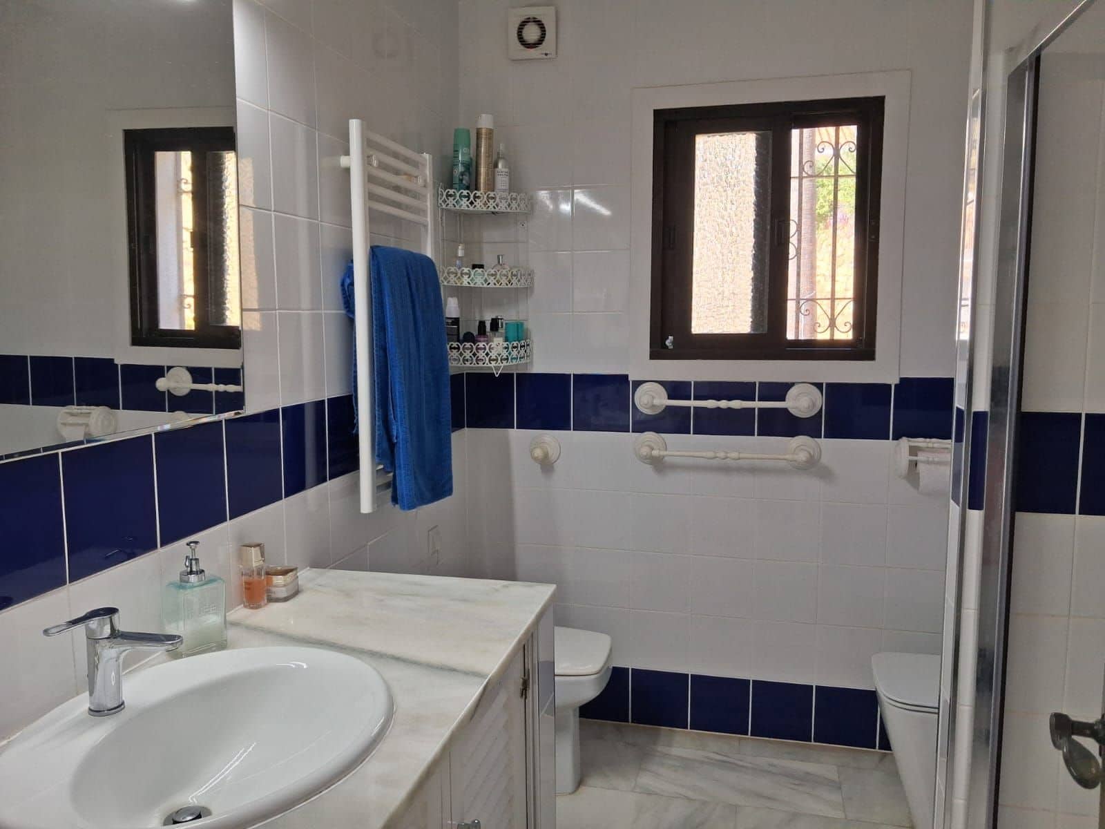 4 bedroom Villa for sale in Calahonda with pool garage - € 950,000 (Ref: 9606658)