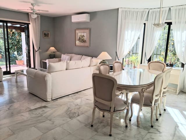 4 bedroom Villa for sale in Calahonda, Mijas with pool garage - € 950,000 (Ref: 9606658)