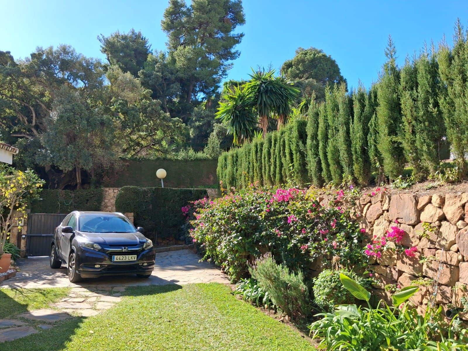 4 bedroom Villa for sale in Calahonda with pool garage - € 950,000 (Ref: 9606658)