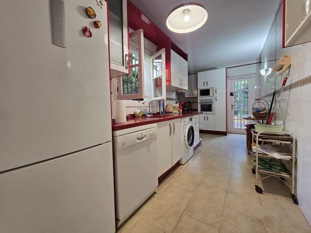 4 sypialnia Willa na sprzedaż w Calahonda, Mijas z basenem garażem - 890 000 € (Ref: 9606660)