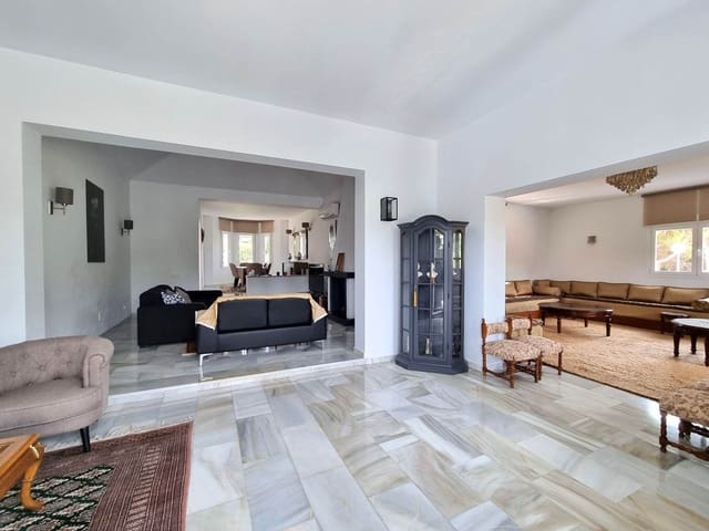 3 bedroom Villa for sale in Calahonda, Mijas with pool garage - € 1,200,000 (Ref: 9606666)