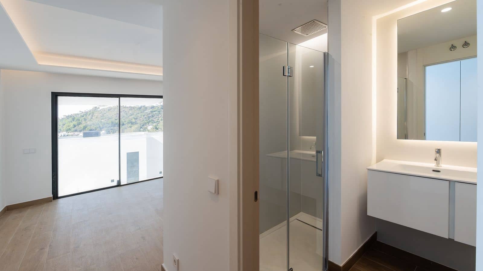 4 bedroom Villa for sale in Benalmadena with pool garage - € 2,100,000 (Ref: 9628361)