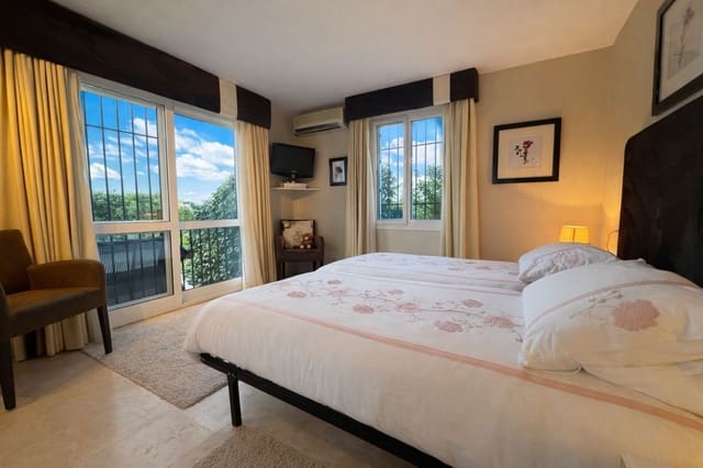 2 chambre Appartement à vendre à Mijas Golf, Mijas avec piscine garage - 319 000 € (Ref: 9632641)