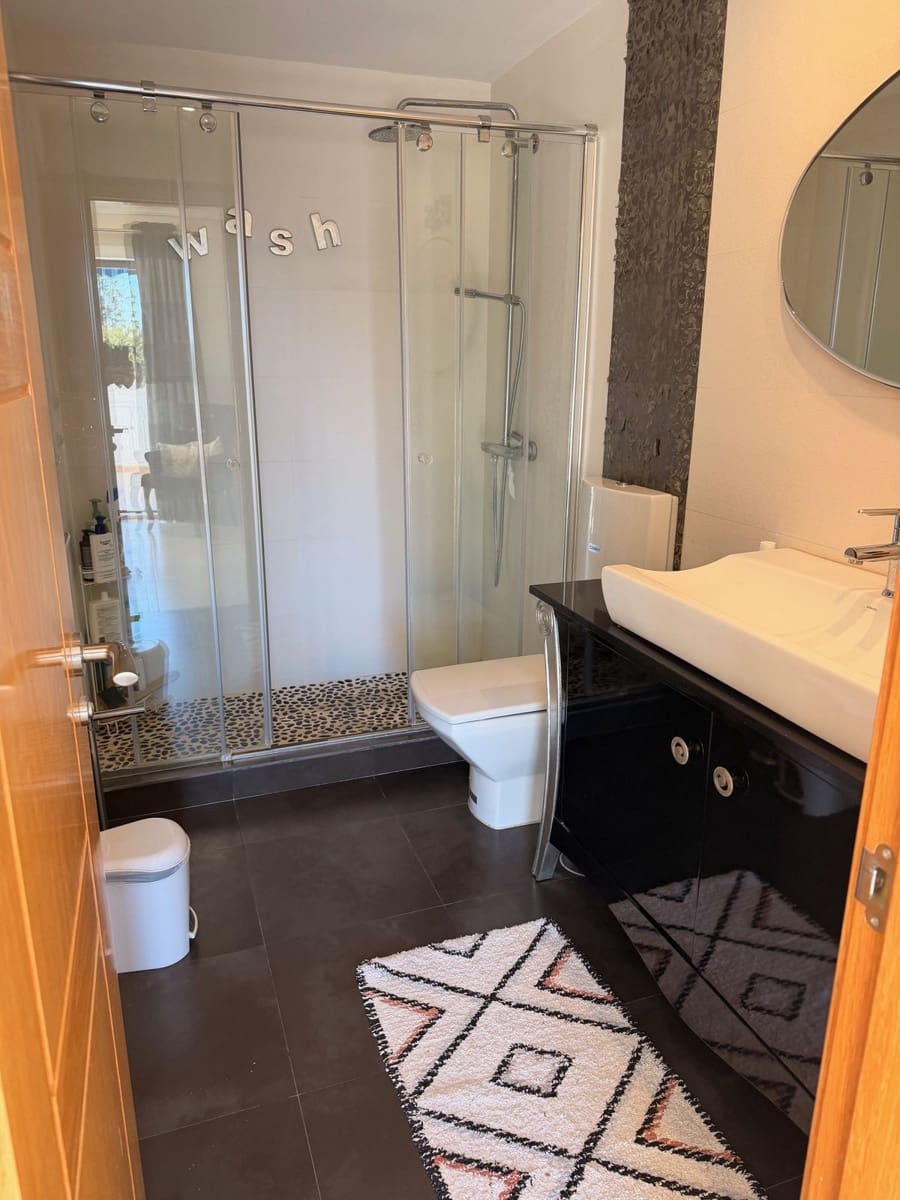 4 makuuhuone Omakotitalo myytävänä paikassa Calahonda mukana uima-altaan 
autotalli - 475 000 € (Ref: 9632692)