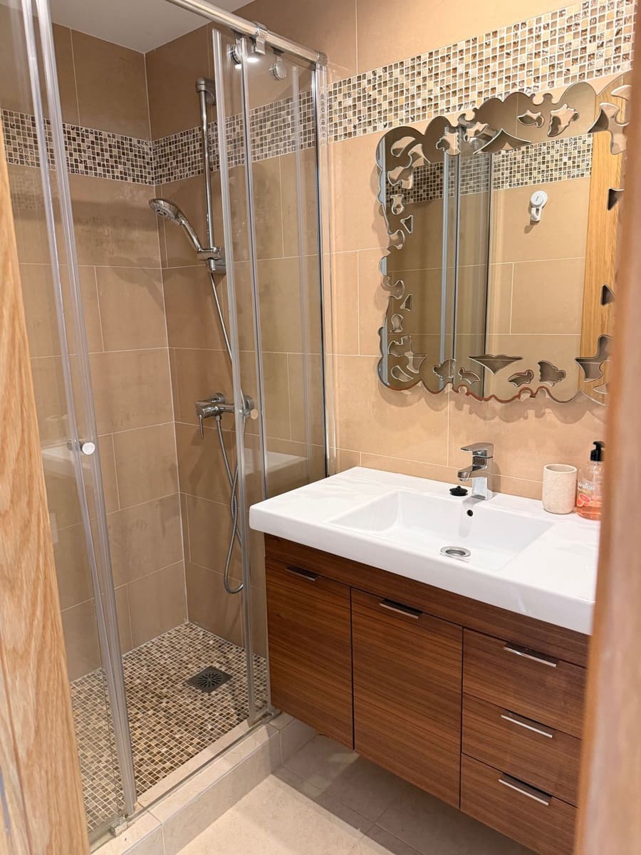 4 makuuhuone Omakotitalo myytävänä paikassa Calahonda mukana uima-altaan 
autotalli - 475 000 € (Ref: 9632692)