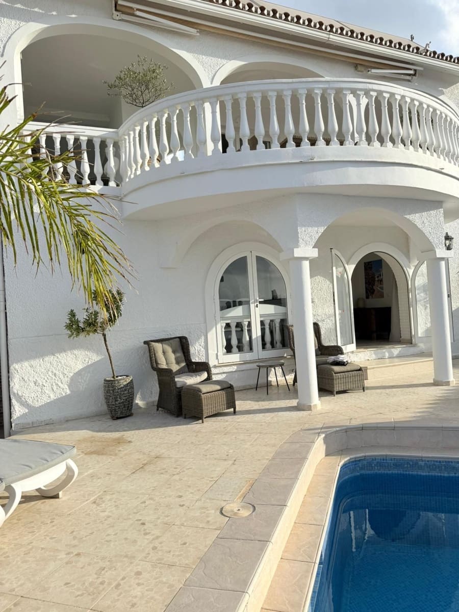 4 soverom Villa til salgs i Benalmadena med svømmebasseng garasje - € 1 395 000 (Ref: 9640938)