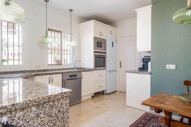 4 soverom Villa til salgs i Benalmádena med svømmebasseng garasje - € 1 395 000 (Ref: 9640938)