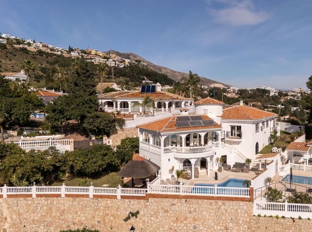 4 soverom Villa til salgs i Benalmádena med svømmebasseng garasje - € 1 395 000 (Ref: 9640938)