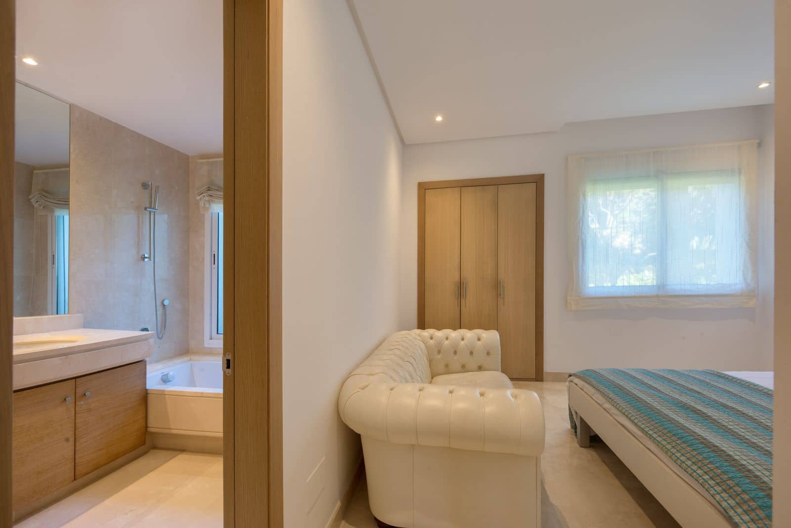 3 sovrum Lägenhet till salu i Estepona med pool garage - 1 200 000 € (Ref: 9676316)