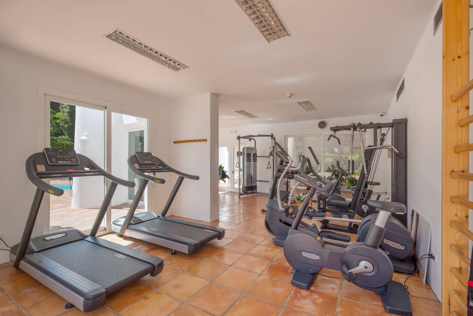 3 sovrum Lägenhet till salu i Estepona med pool garage - 1 200 000 € (Ref: 9676316)