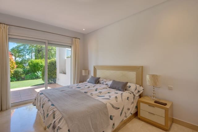 3 sovrum Lägenhet till salu i Estepona med pool garage - 1 200 000 € (Ref: 9676316)