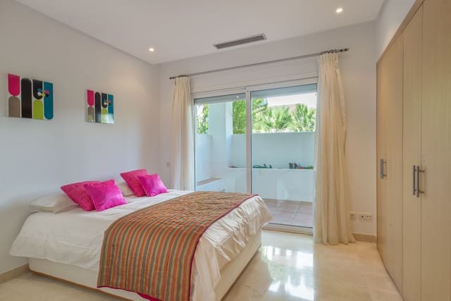 3 sovrum Lägenhet till salu i Estepona med pool garage - 1 200 000 € (Ref: 9676316)