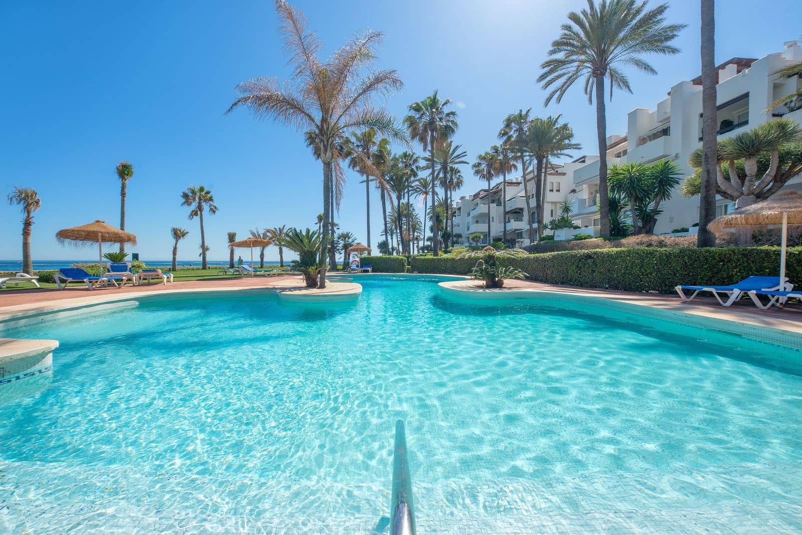 3 sovrum Lägenhet till salu i Estepona med pool garage - 1 200 000 € (Ref: 9676316)