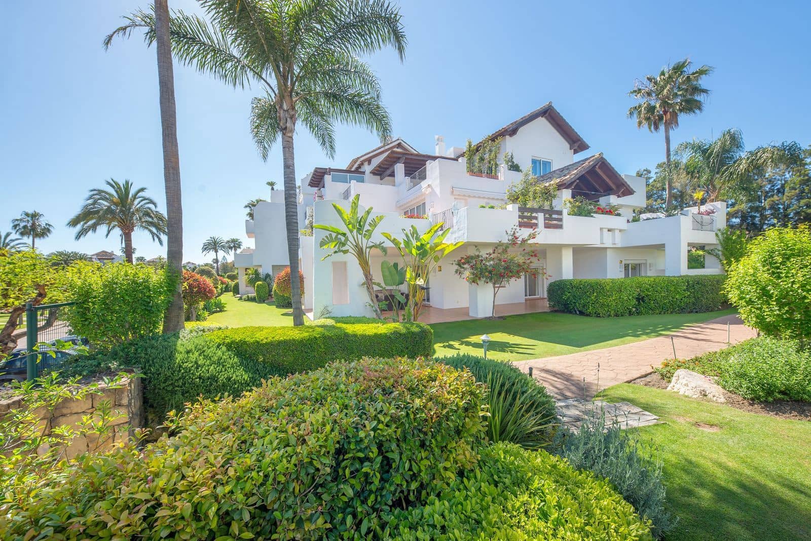 3 sovrum Lägenhet till salu i Estepona med pool garage - 1 200 000 € (Ref: 9676316)