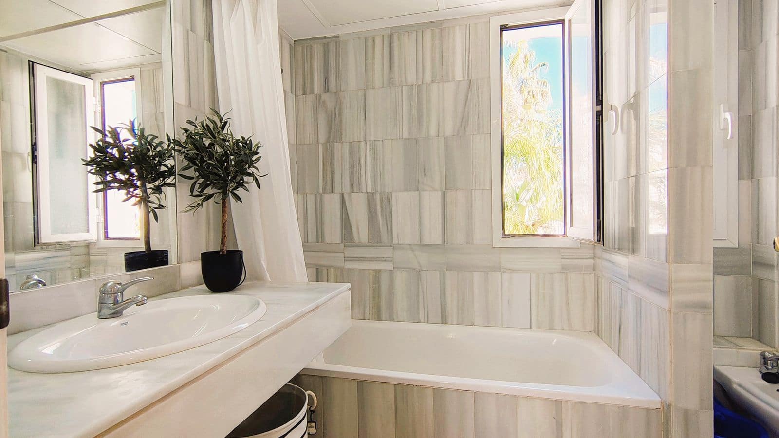 3 soveværelse Penthouse til salg i Nueva Andalucia med swimmingpool garage - € 560.000 (Ref: 9676330)