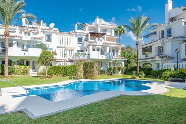 3 soveværelse Penthouse til salg i Nueva Andalucia, Marbella med swimmingpool garage - € 560.000 (Ref: 9676330)