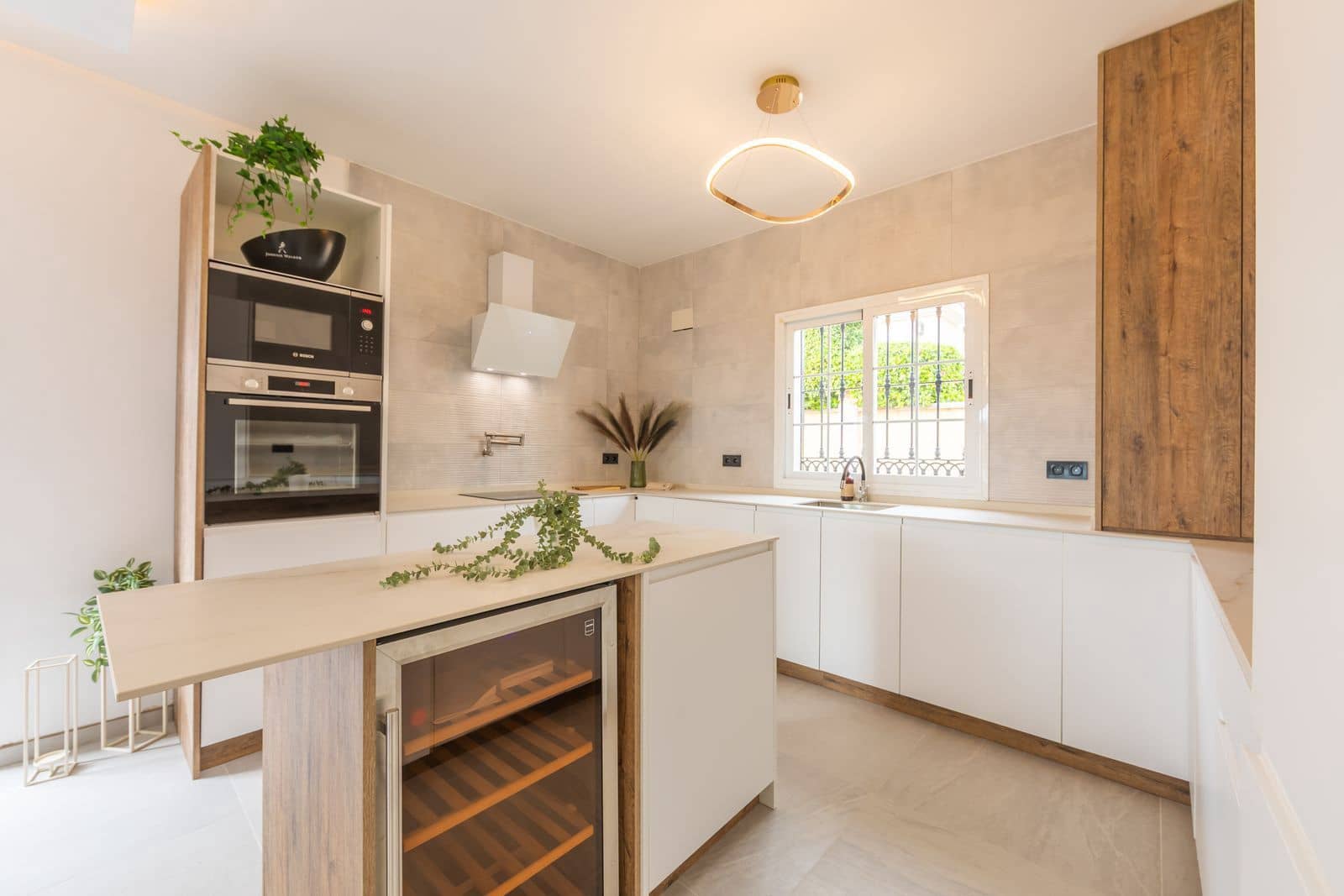 3 soverom Villa til salgs i La Duquesa / Puerto de la Duquesa med svømmebasseng garasje - € 495 000 (Ref: 9709097)