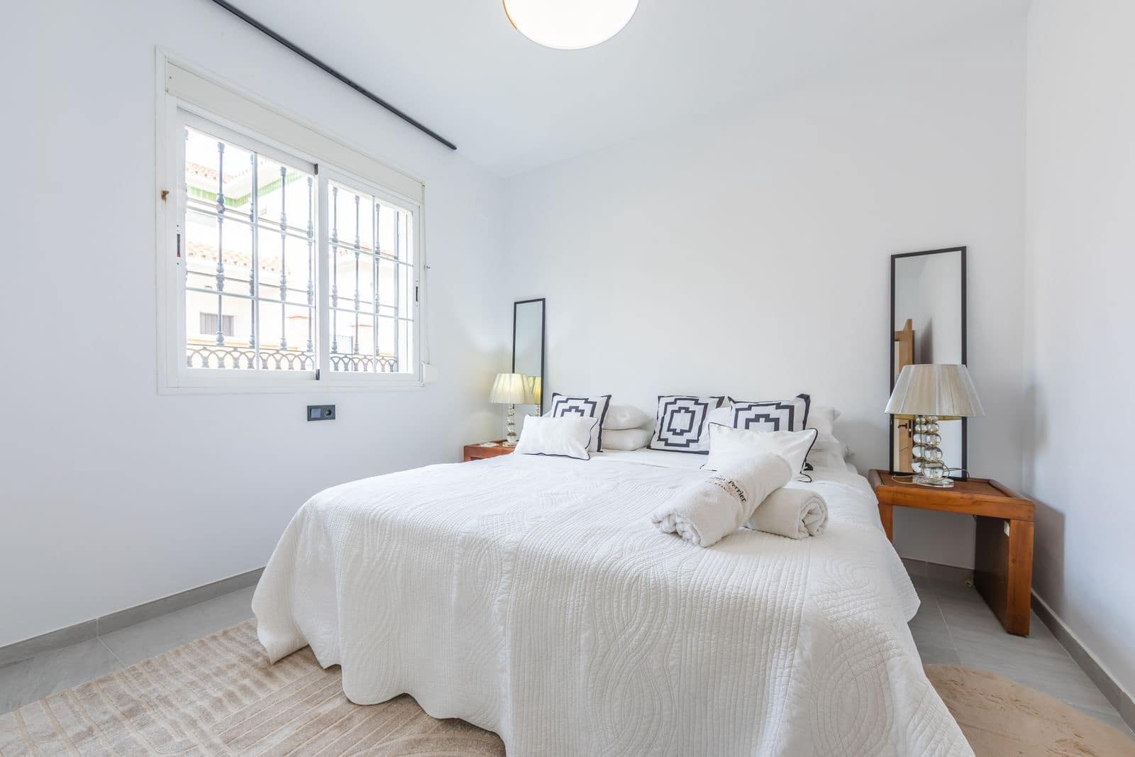 3 soverom Villa til salgs i La Duquesa / Puerto de la Duquesa med svømmebasseng garasje - € 495 000 (Ref: 9709097)