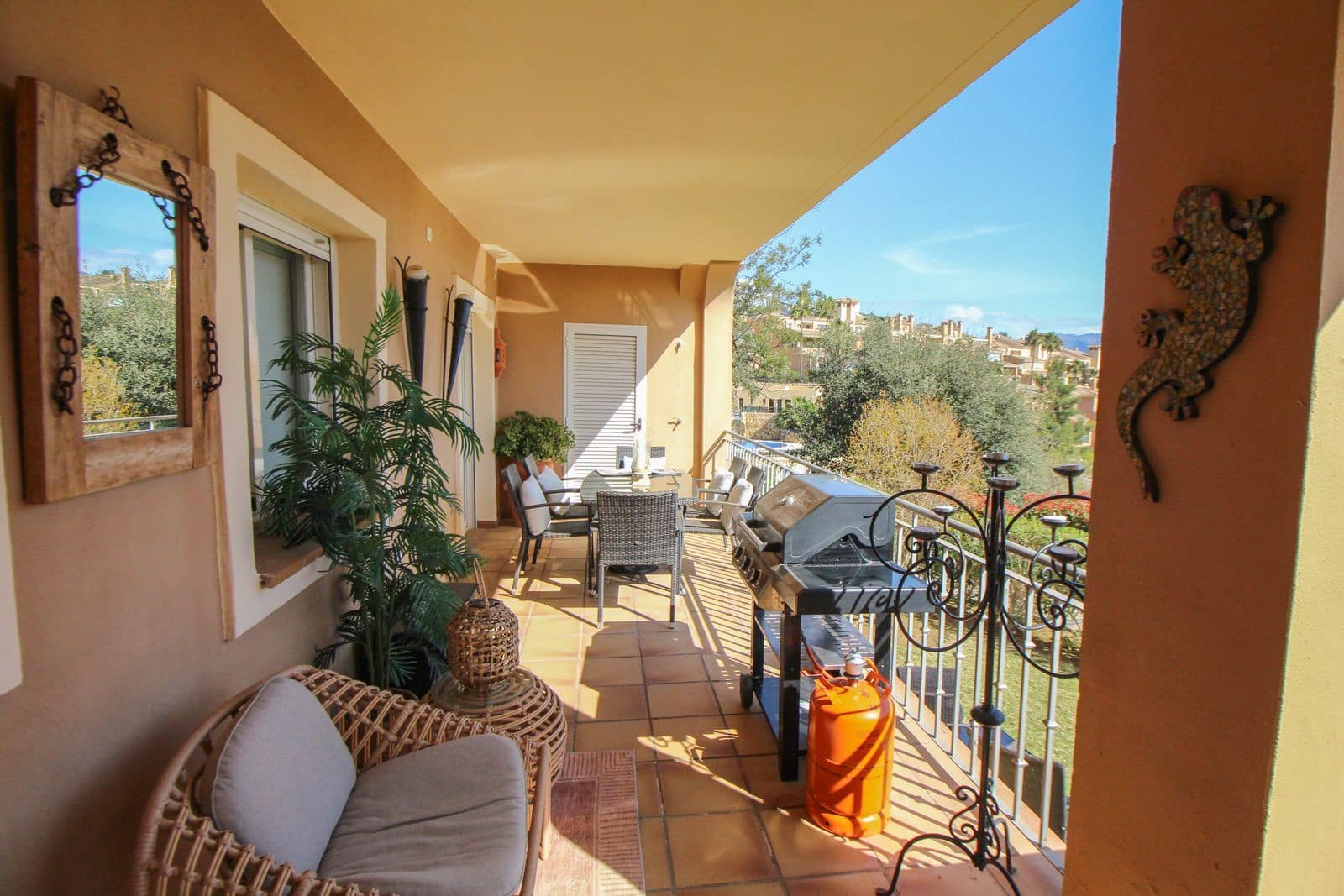 2 bedroom Apartment for sale in La Mairena with pool garage - € 345,000 (Ref: 9714061)