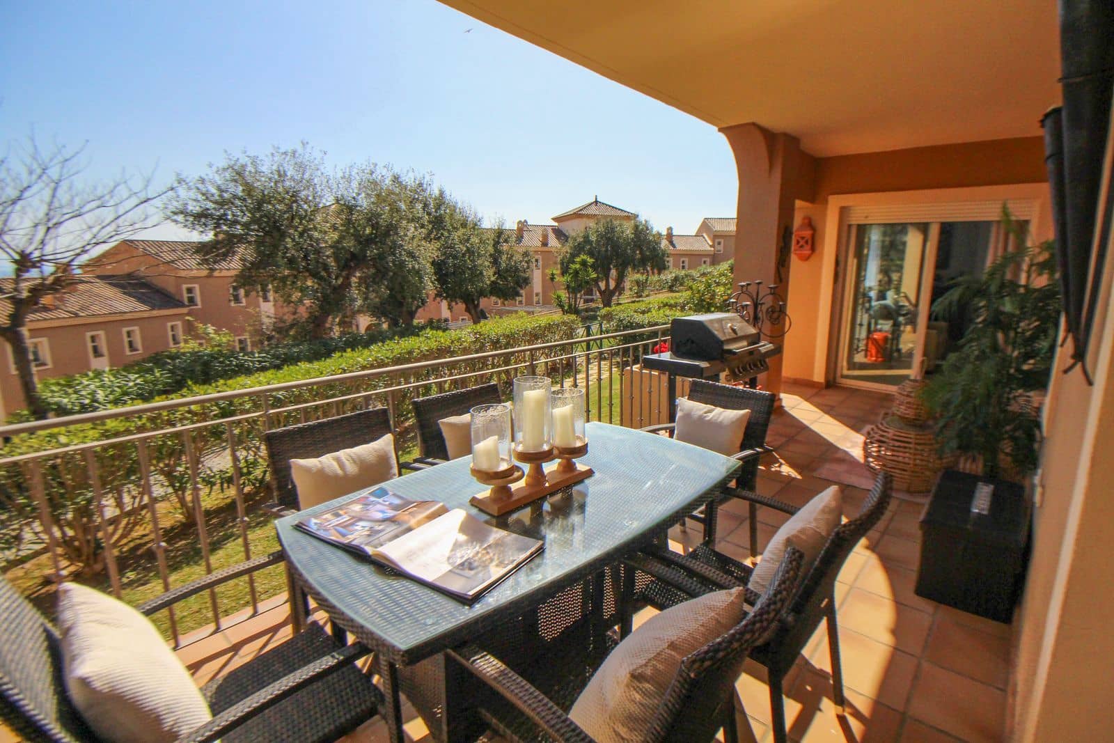 2 bedroom Apartment for sale in La Mairena with pool garage - € 345,000 (Ref: 9714061)