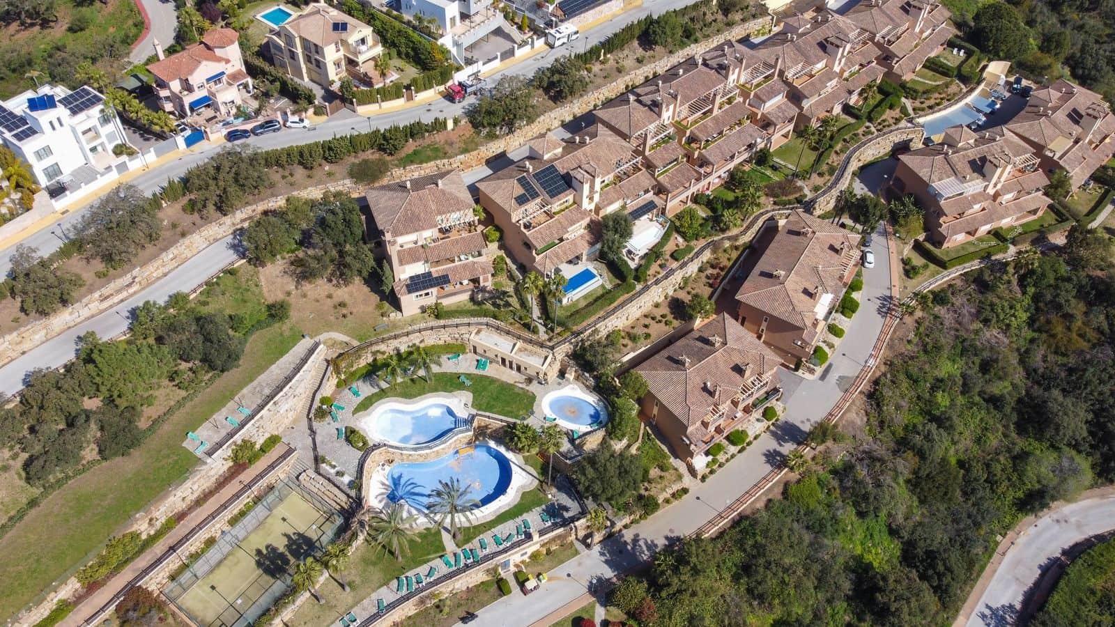 2 bedroom Apartment for sale in La Mairena with pool garage - € 345,000 (Ref: 9714061)