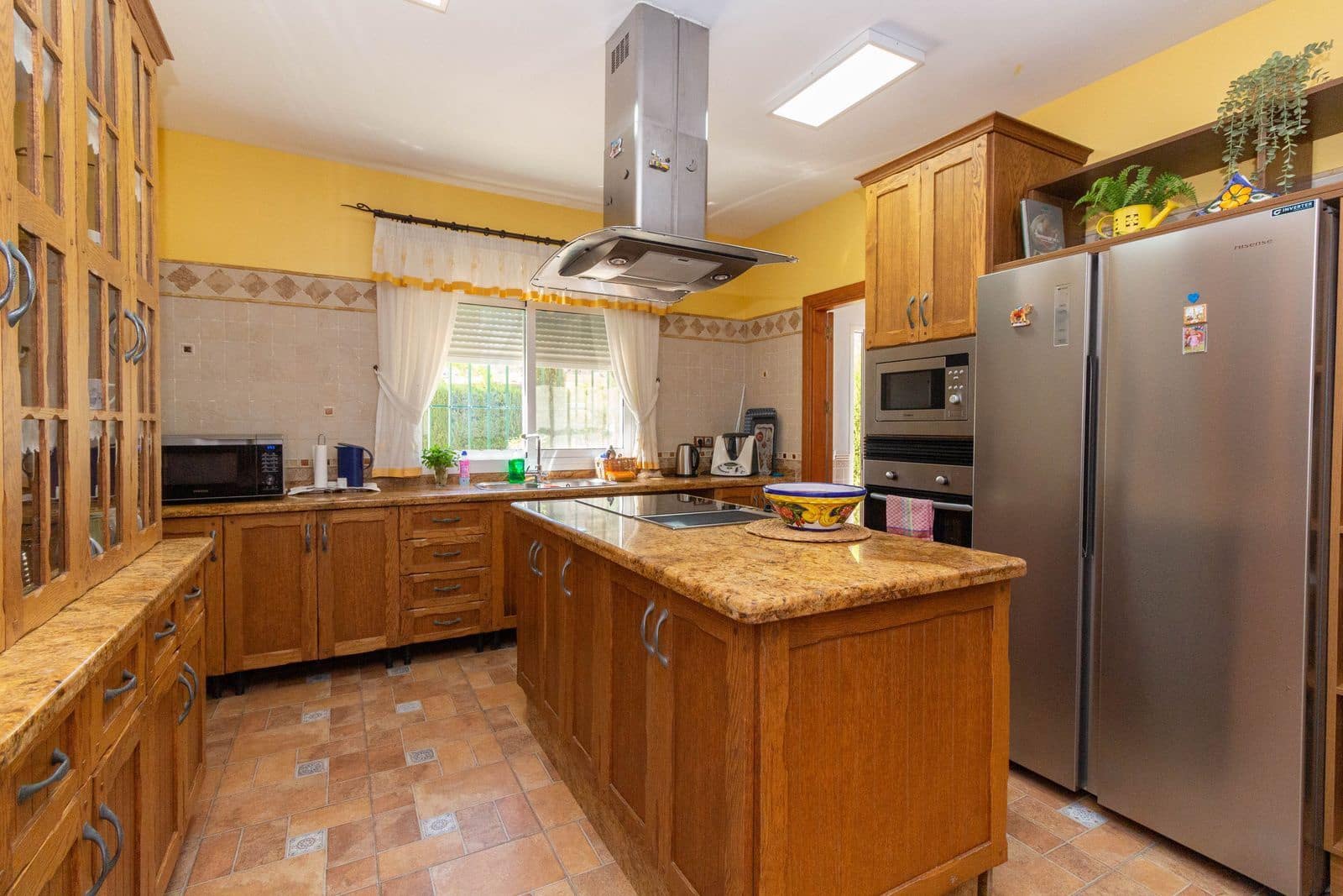 4 bedroom Villa for sale in Entrerrios with pool garage - € 890,000 (Ref: 9714153)