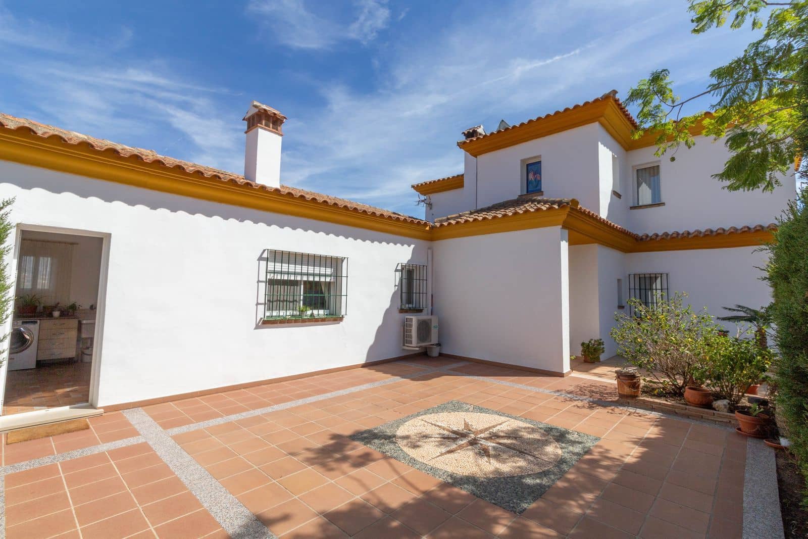 4 bedroom Villa for sale in Entrerrios with pool garage - € 890,000 (Ref: 9714153)