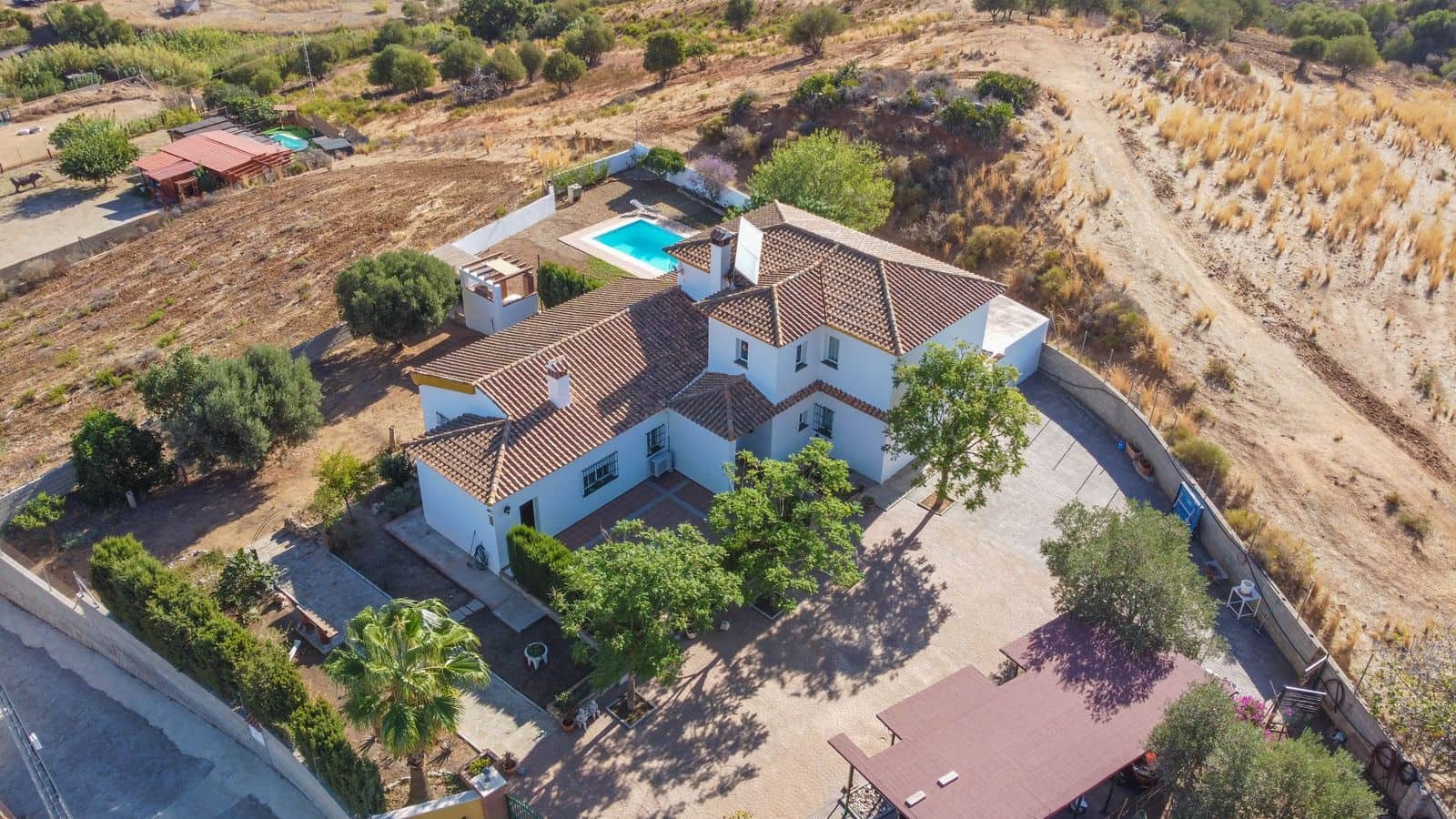 4 bedroom Villa for sale in Entrerrios with pool garage - € 890,000 (Ref: 9714153)