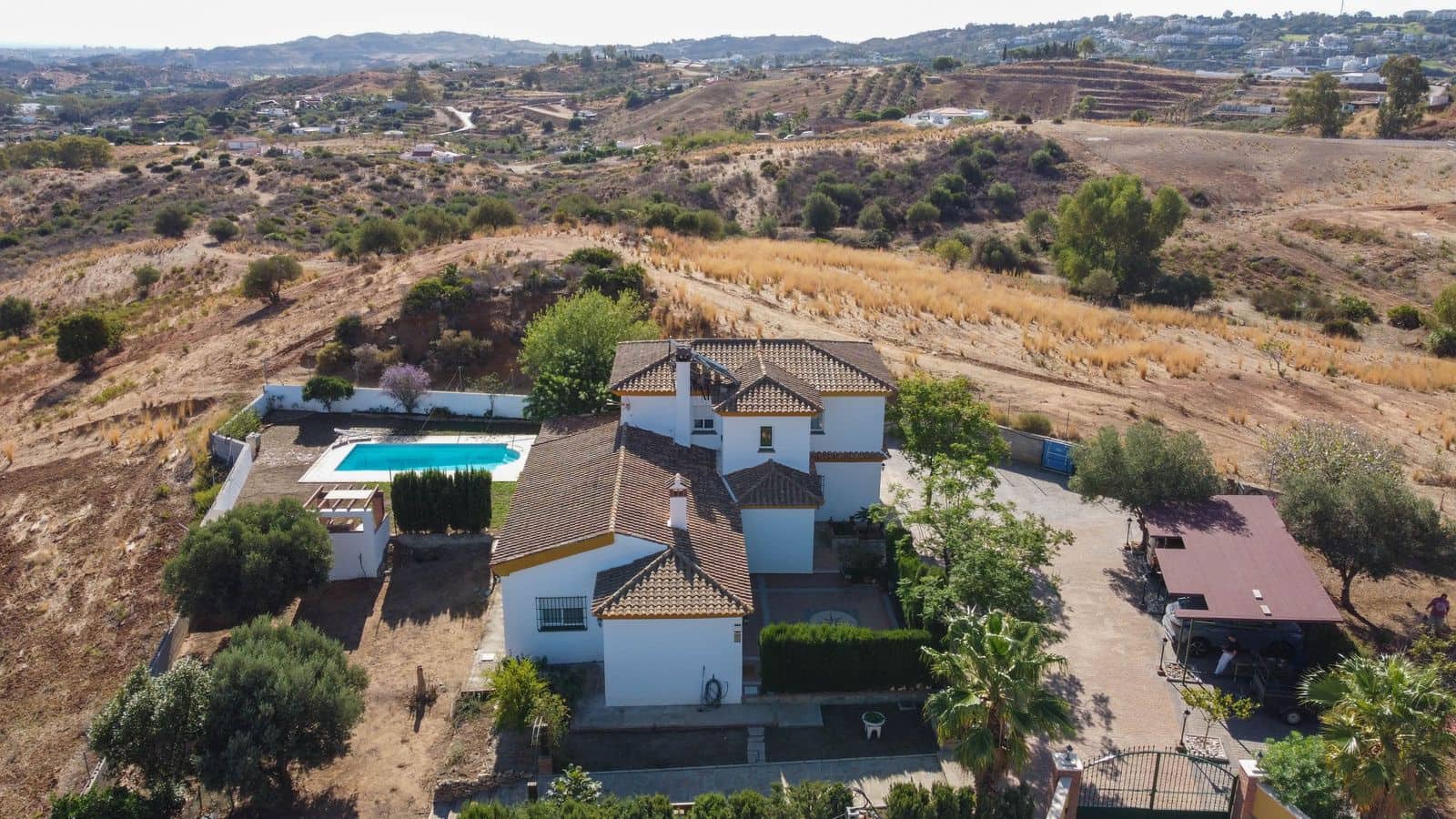4 bedroom Villa for sale in Entrerrios with pool garage - € 890,000 (Ref: 9714153)