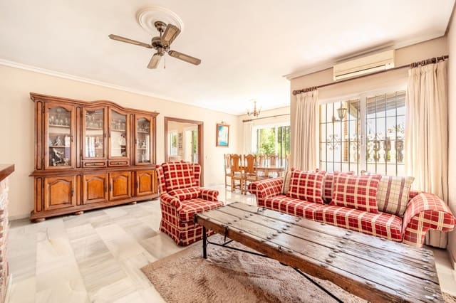 4 chambre Villa/Maison à vendre à El Rosario, Marbella avec piscine garage - 1 290 000 € (Ref: 9716581)