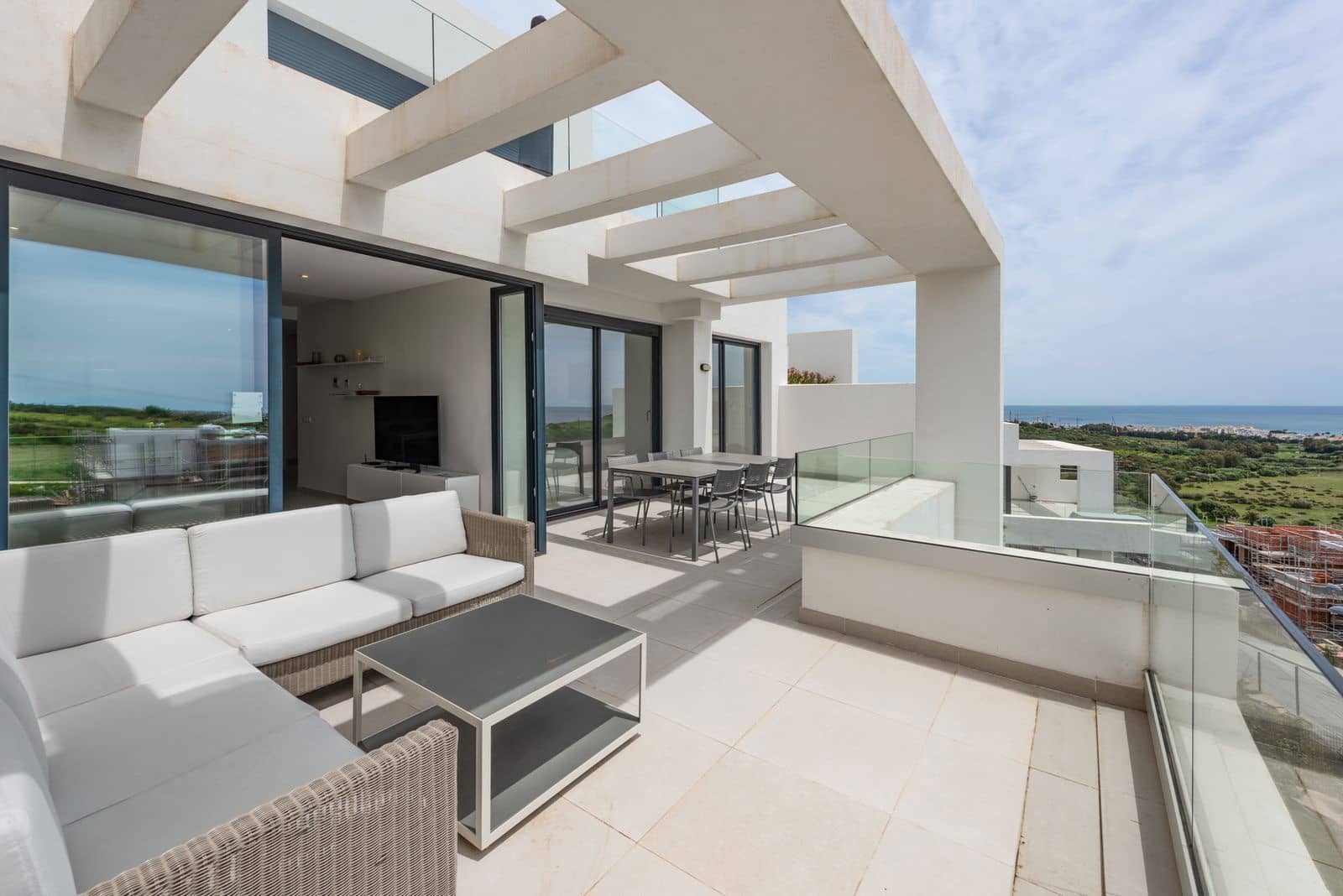 3 quarto Penthouse para venda em Estepona com piscina garagem - 719 000 € (Ref: 9730579)