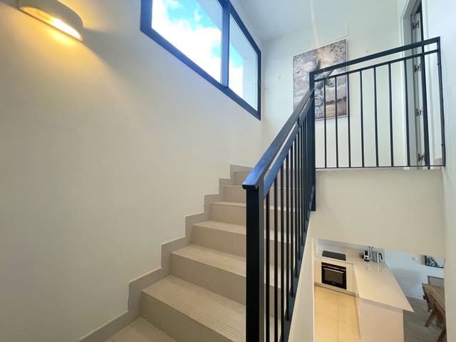 3 chambre Penthouse à vendre à Estepona avec piscine garage - 755 000 € (Ref: 9733903)