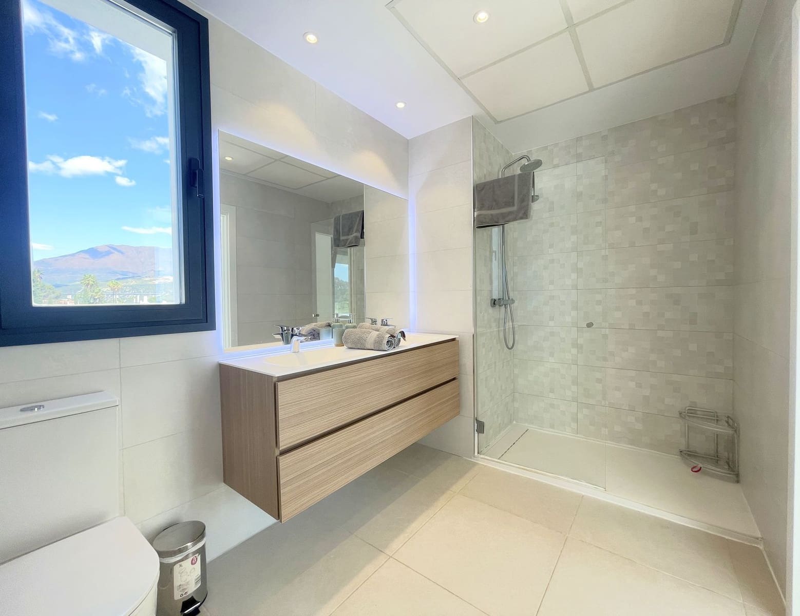 3 chambre Penthouse à vendre à Estepona avec piscine garage - 755 000 € (Ref: 9733903)