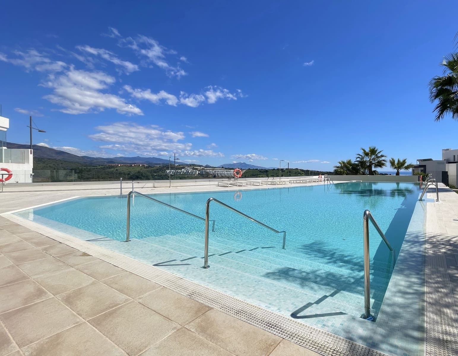 3 chambre Penthouse à vendre à Estepona avec piscine garage - 755 000 € (Ref: 9733903)