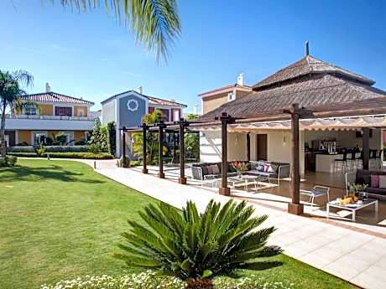 3 bedroom Penthouse for sale in New Golden Mile with pool garage - € 619,000 (Ref: 9737176)