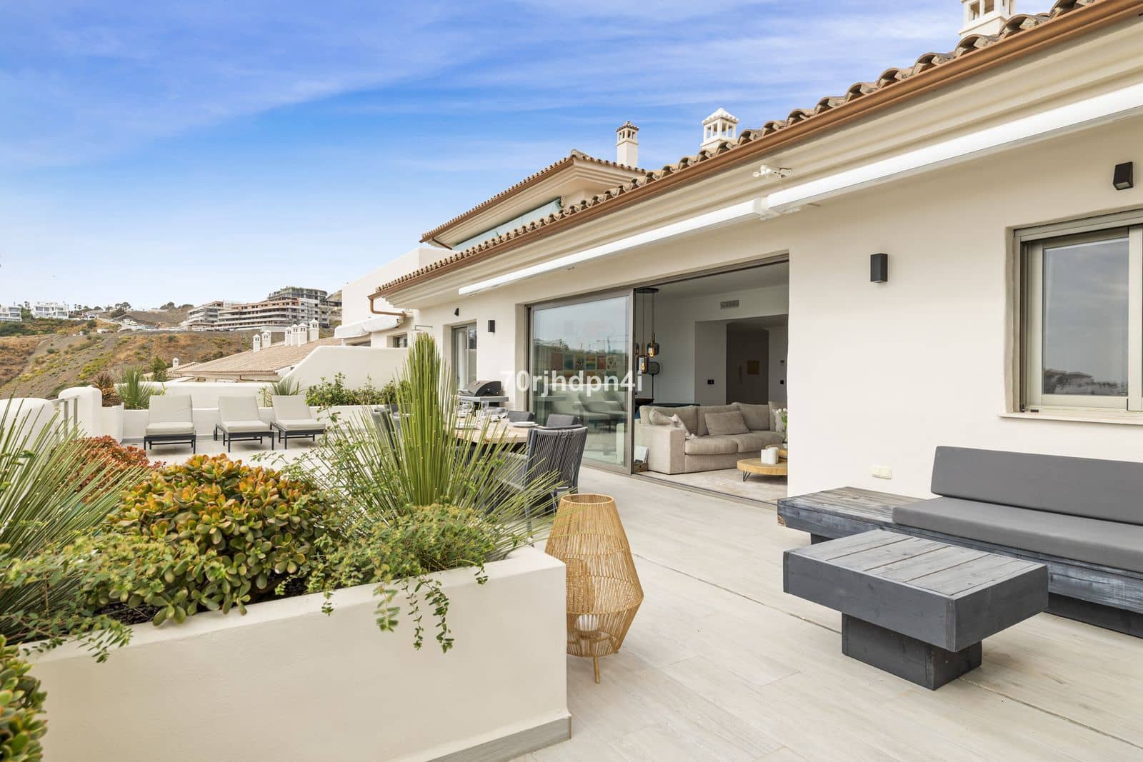 3 bedroom Penthouse for sale in Estepona with pool garage - € 750,000 (Ref: 9737179)