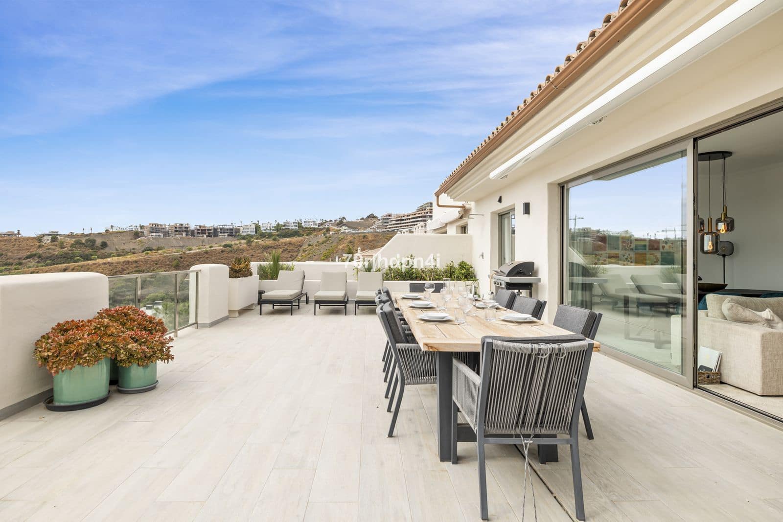 3 bedroom Penthouse for sale in Estepona with pool garage - € 750,000 (Ref: 9737179)